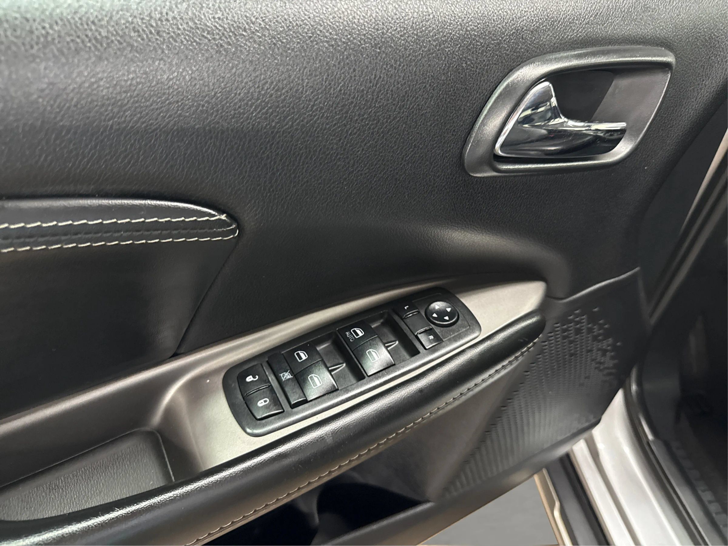 Used 2018 Dodge Journey Crossroad w/ Popular Equipment Group FWD image 15