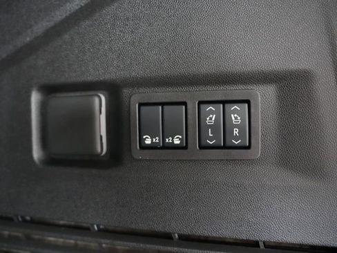 Used 2025 GMC Yukon Elevation w/ Elevation Premium Package AWD/4WD image 11