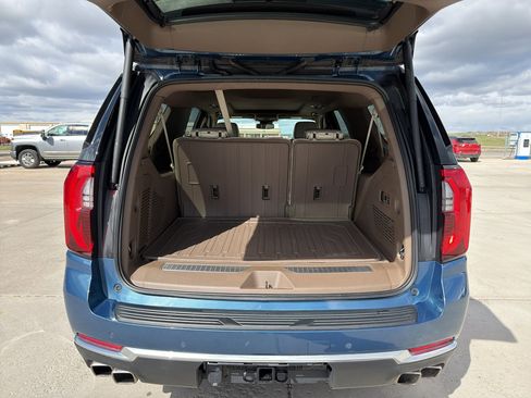 Used 2025 GMC Yukon XL Denali w/ Sun & Power Step Package AWD/4WD image 5