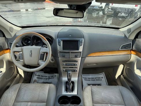 Used 2011 Lincoln MKT AWD w/ Elite Pkg image 22
