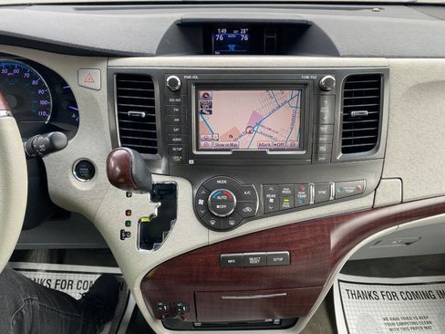 Used 2012 Toyota Sienna Limited w/ Premium Pkg image 15