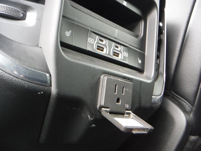 Used 2025 RAM 1500 Laramie AWD/4WD image 37