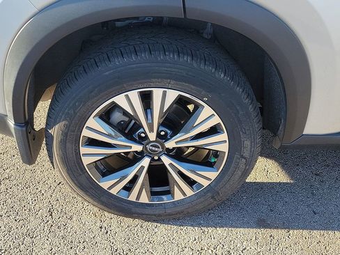 Used 2023 Nissan Rogue SV image 7