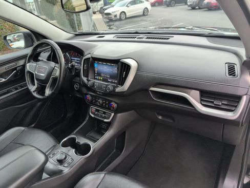 Used 2024 GMC Terrain SLT image 33