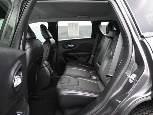 Used 2022 Jeep Cherokee Trailhawk w/ Premium Leather Package AWD/4WD image 16