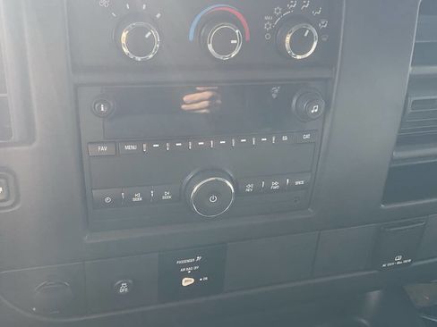 Used 2015 GMC Savana 2500 2500 3dr Cargo Van w/1WT image 12