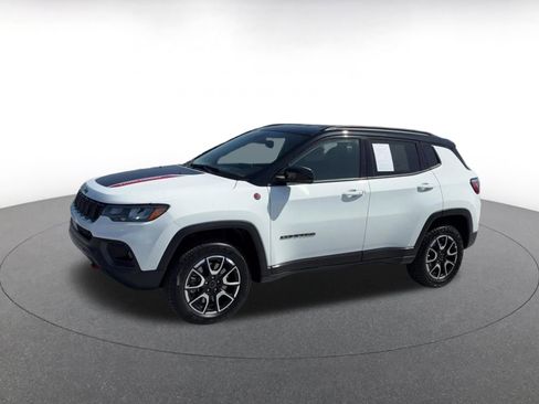 Used 2025 Jeep Compass Trailhawk image 8