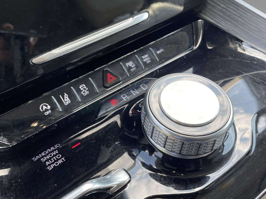 Used 2024 Jeep Wagoneer L Series II w/ Flexible Seating Group AWD/4WD image 25