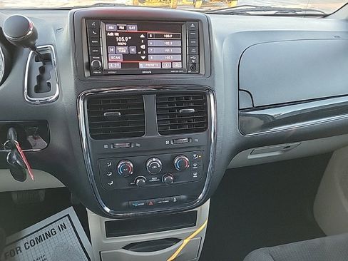 Used 2015 Dodge Grand Caravan SE image 8