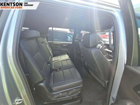 Used 2025 Chevrolet Suburban Z71 image 9