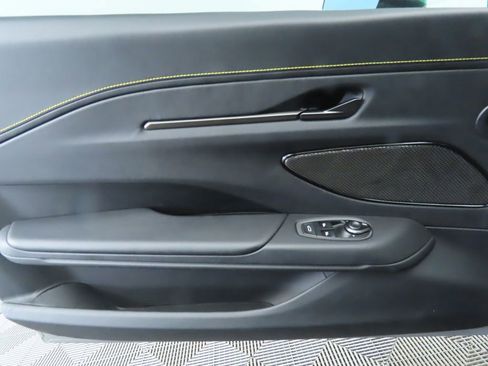 Used 2025 Aston Martin V8 Vantage Coupe image 23