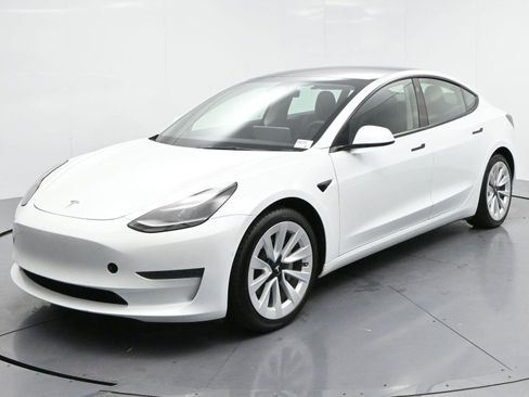 Used 2022 Tesla Model 3 RWD image 3