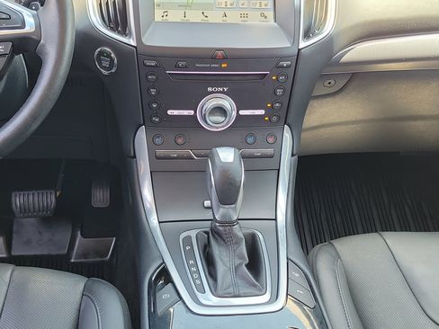 Used 2017 Ford Edge Titanium w/ Equipment Group 302A AWD/4WD image 20