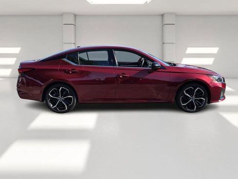 Used 2024 Nissan Altima 2.5 SR image 6