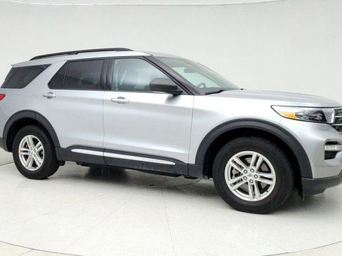 Used 2023 Ford Explorer XLT w/ Equipment Group 202A image 3
