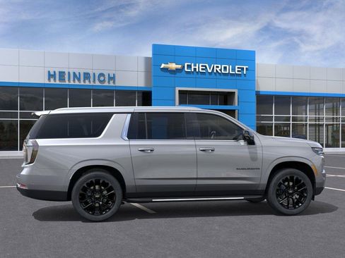 New 2026 Chevrolet Suburban LT image 5