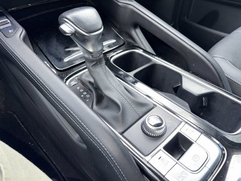 Used 2024 Kia Telluride EX w/ EX Captain's Chair Package FWD image 9
