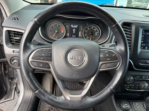 Used 2020 Jeep Cherokee Latitude Plus w/ Comfort/Convenience Group AWD/4WD image 21