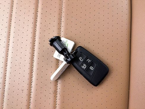 Used 2024 Volkswagen Tiguan SE R-Line image 27