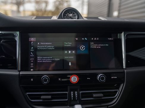 Certified 2026 Porsche Macan Turbo image 13