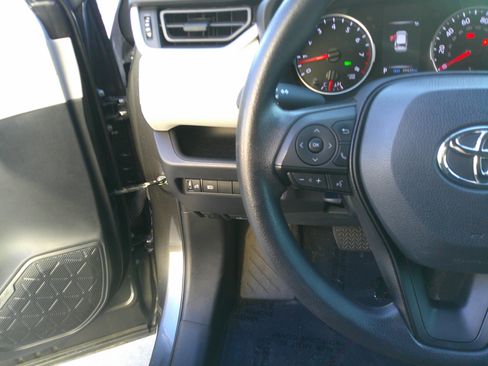 Used 2022 Toyota RAV4 XLE image 20