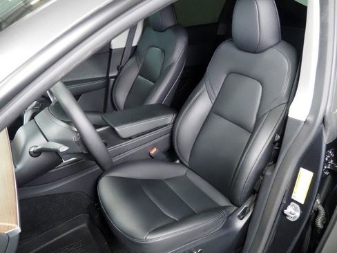 Used 2025 Tesla Model Y Performance image 15