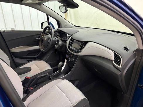 Used 2020 Chevrolet Trax LT w/ LPO, Protection Package AWD/4WD image 25