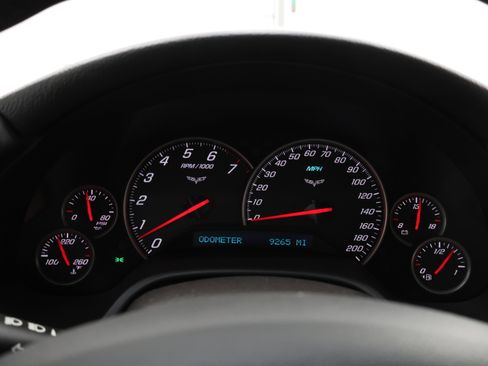 Used 2010 Chevrolet Corvette Coupe w/ 1LT RWD image 9