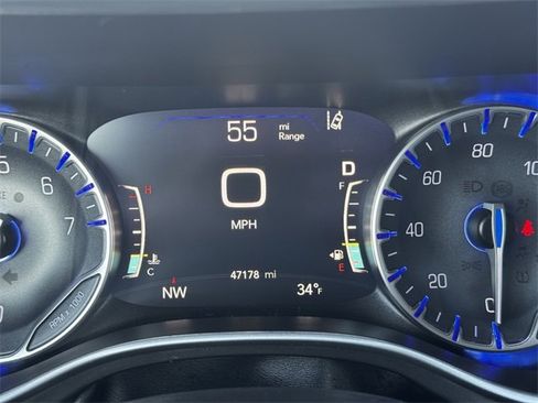 Certified 2024 Chrysler Pacifica Touring-L image 25