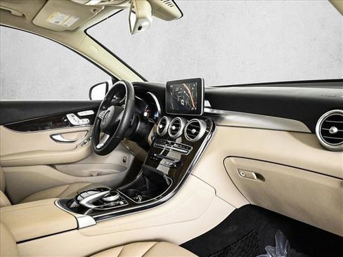 Used 2018 Mercedes-Benz GLC 300 4MATIC image 24