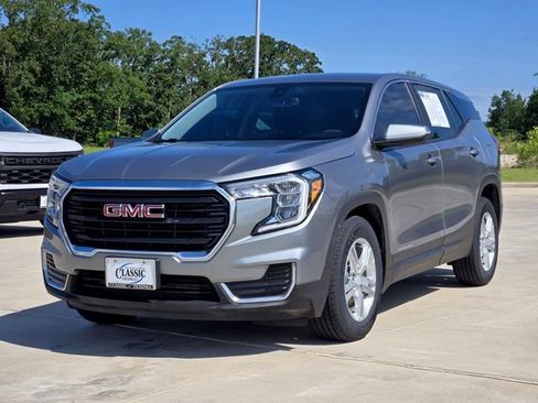 Used 2023 GMC Terrain SLE w/ LPO, Floor Liner Package FWD image 4