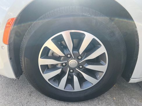 Used 2020 Chrysler Pacifica Touring-L Plus FWD image 21