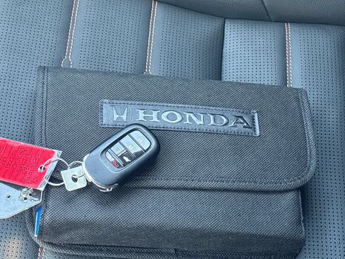 Used 2024 Honda CR-V Sport Touring image 9