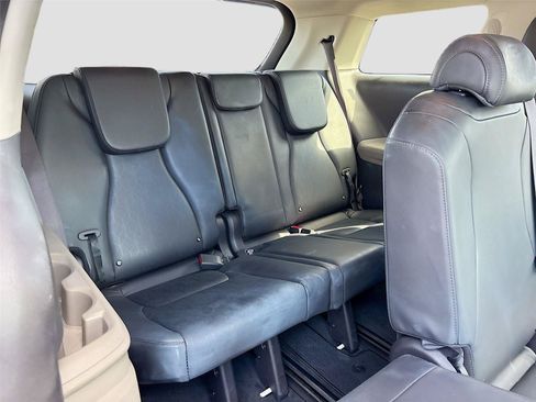 Used 2025 Kia Carnival FWD image 27