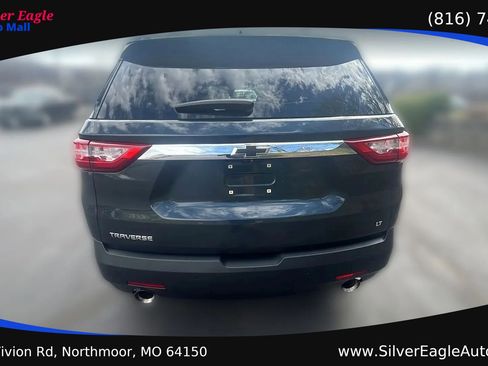 Used 2018 Chevrolet Traverse LT FWD image 4