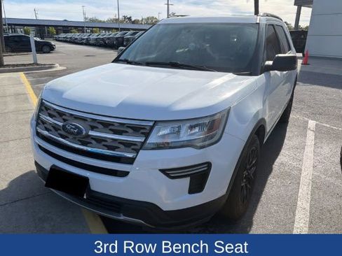 Used 2018 Ford Explorer XLT image 3