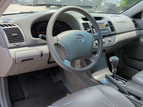 Used 2005 Toyota Camry LE FWD image 12