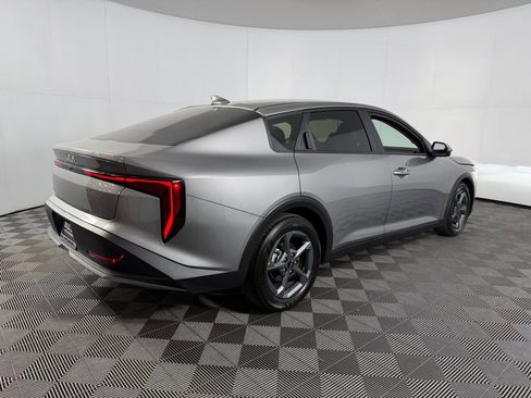 Used 2025 Kia K4 LXS image 8