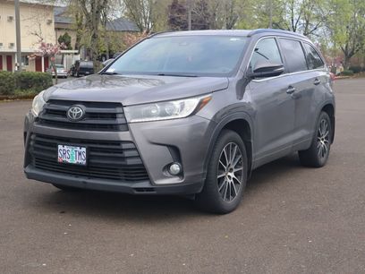 Used 2017 Toyota Highlander SE