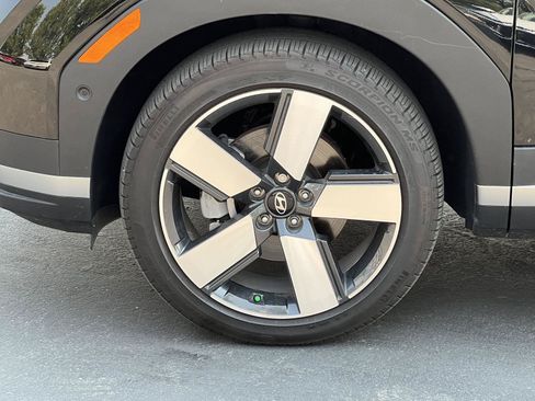 Certified 2025 Hyundai Santa Fe Limited AWD/4WD image 13