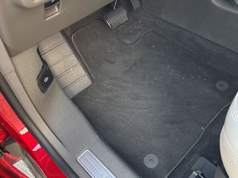 Used 2024 Lincoln Nautilus Reserve w/ Equipment Group 202A image 9