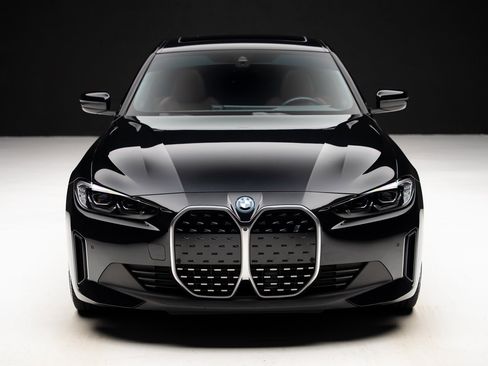 Used 2023 BMW i4 eDrive40 w/ Premium Package image 6