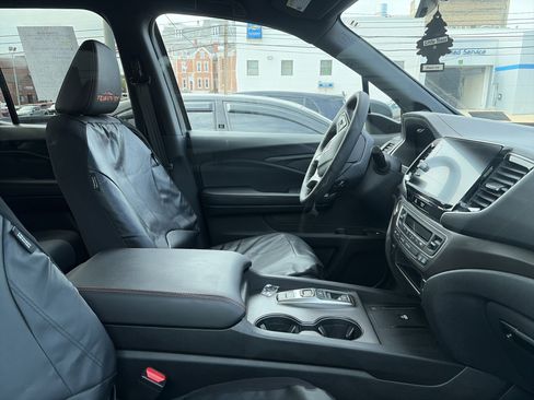 Used 2025 Honda Ridgeline TrailSport image 9