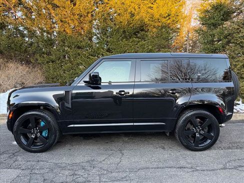 Certified 2022 Land Rover Defender 110 V8 image 2