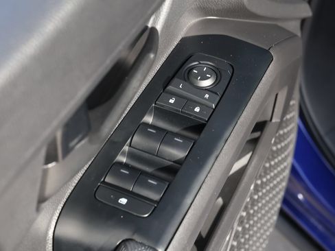 Used 2025 Toyota Tacoma SR5 AWD/4WD image 27