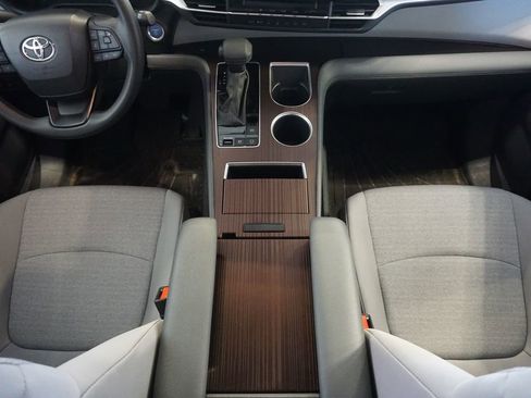 Used 2024 Toyota Sienna LE image 25