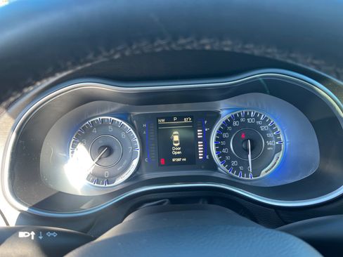 Used 2015 Chrysler 200 Limited w/ Convenience Group image 10