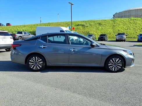 Used 2025 Nissan Altima 2.5 SV FWD image 5