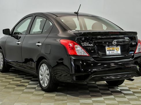 Used 2016 Nissan Versa SV w/ SV Tech Package FWD image 6