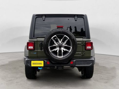 Used 2024 Jeep Wrangler Unlimited w/ Convenience Group AWD/4WD image 4